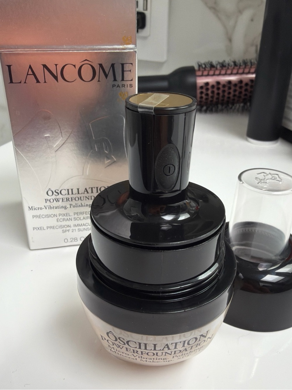 Lancôme Oscillation Powerfoundation in Black and Pearl